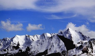 岷山在哪里（更喜岷山千里雪的岷山在哪里）