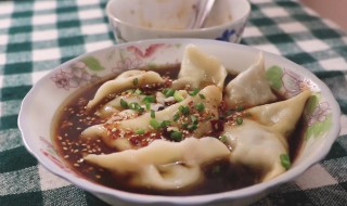 如何自制美味酸汤水饺 如何制作酸汤水饺